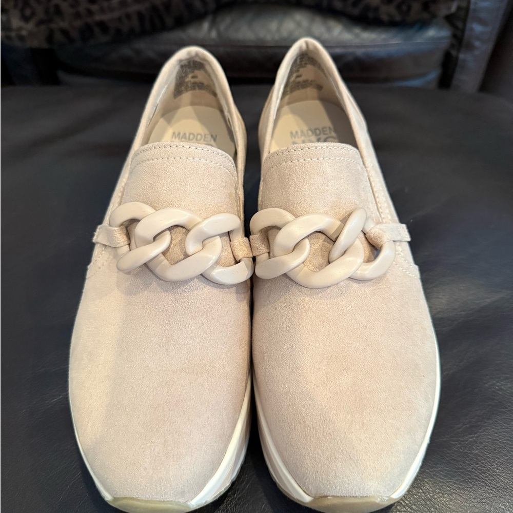 Madden NYC Women's Cream Loafers size 8 NWOT